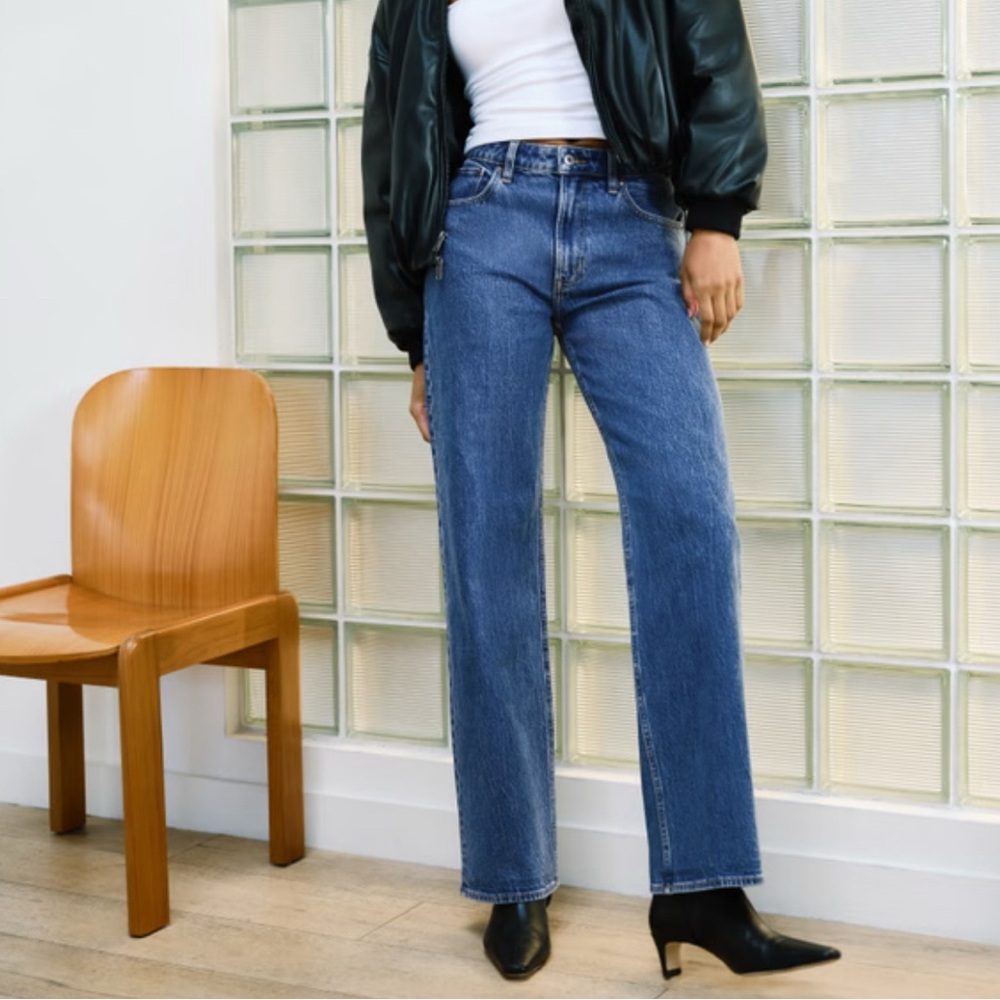 Women’s American Eagle 90s straight Blue Jeans 14 short